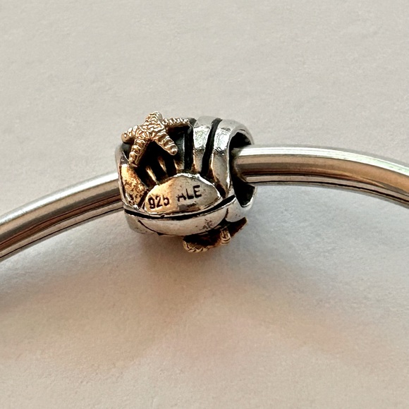 Authentic Pandora sea shell with starfish - silver & gold - Picture 2 of 3